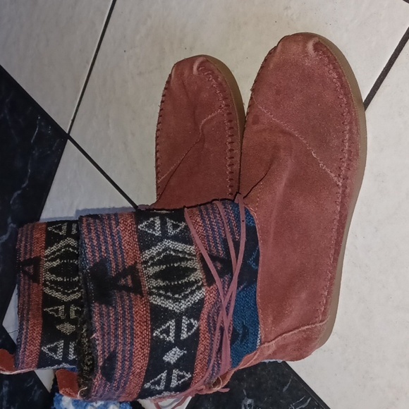 Toms Nepal Burgundy Suede Aztec Printed Fall Winter Boots Women’s Size 7.5 EUC - Picture 1 of 5